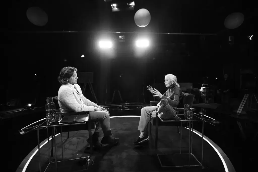 Netflix《最後一席話》為何讓人流淚看完？一個訪談內容保密至名人死後才公開的節目