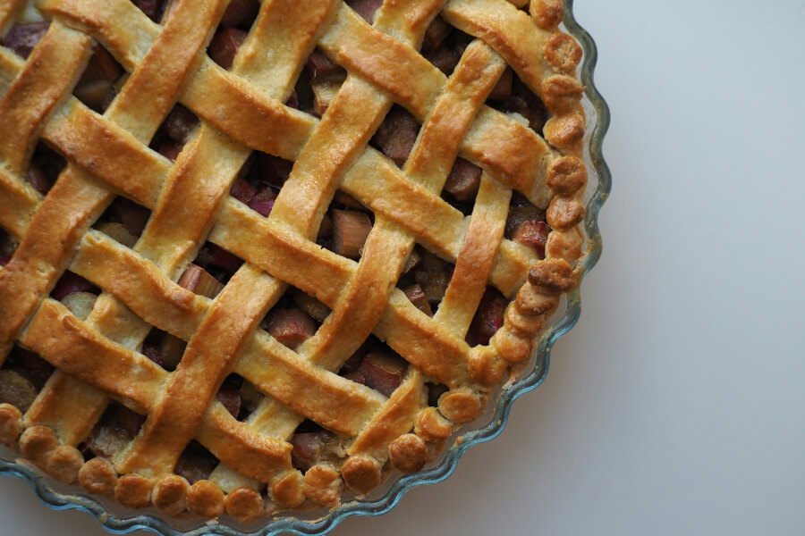 沒有蘋果的蘋果派？《烤箱裡的美國史》揭開11種派背後的種族與戰爭，還附有食譜！