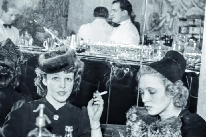 納粹進駐的夜晚，他仍在吧檯後面調酒——一個猶太人在麗池大飯店的生存抉擇