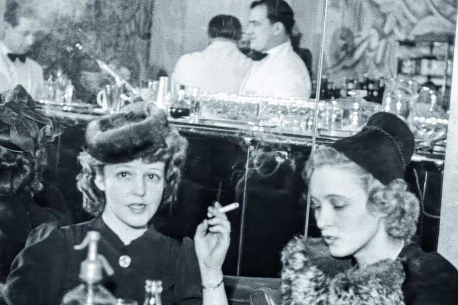 納粹進駐的夜晚，他仍在吧檯後面調酒——一個猶太人在麗池大飯店的生存抉擇