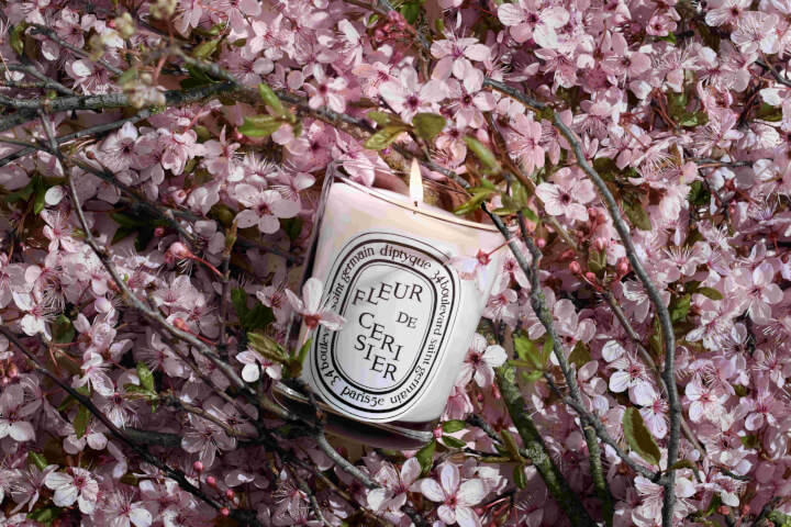Diptyque「FLEUR DE CERISIER」季節限定版櫻花香氛蠟燭重裝亮相，以粉紅香氣宣告春回大地
