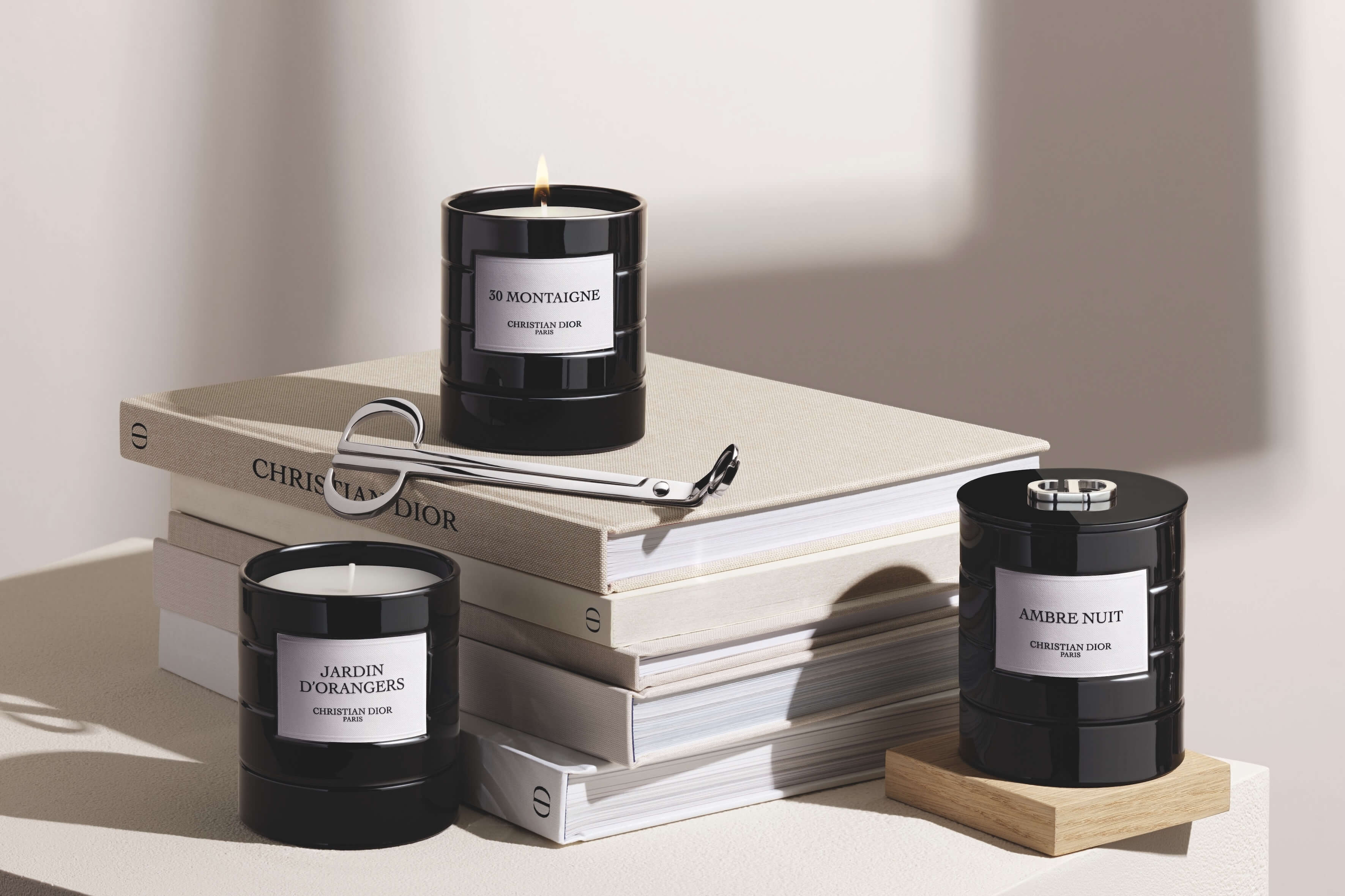 《迪奧香氛世家香氛蠟燭系列》全新風貌亮相，以高訂工藝將法式生活美學引入居家空間