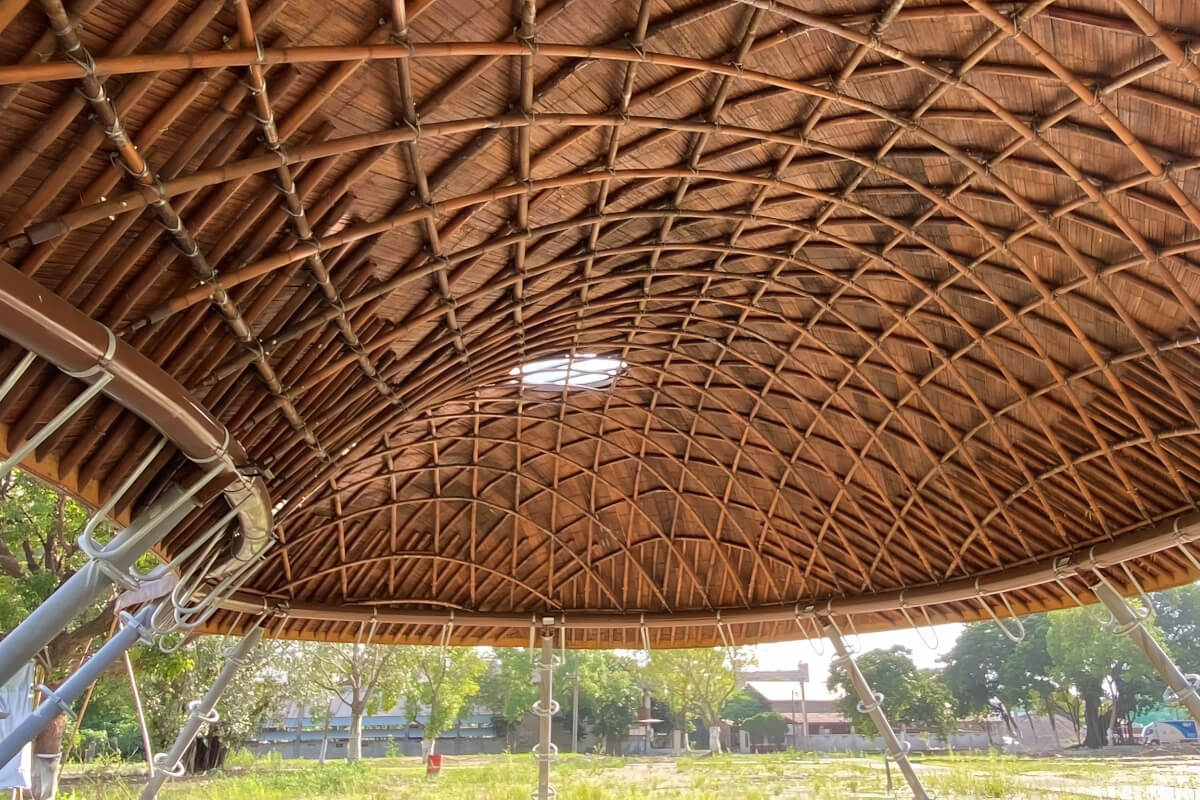 封閉近 30 年的糖廠圍牆打開了!斗六糖廠竹創基地:以竹構設計,變身像公園好走、像展場好玩的城市新綠地