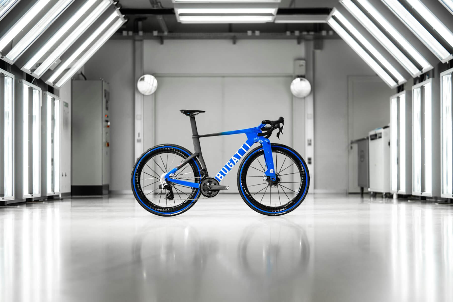 超越極限的二輪藝術！法國頂級超跑布加迪與四家推出過「自行車」的高級車廠！