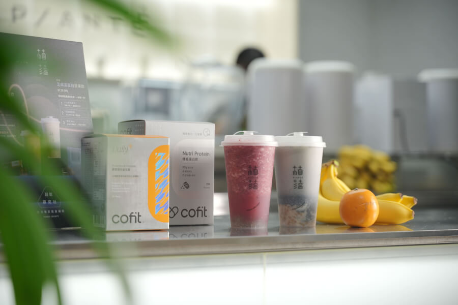 一杯抵一餐！營養師設計的機能手搖來了：Cofit × 植蘊 Planté「超能研究社」推出期間限定飲品登場