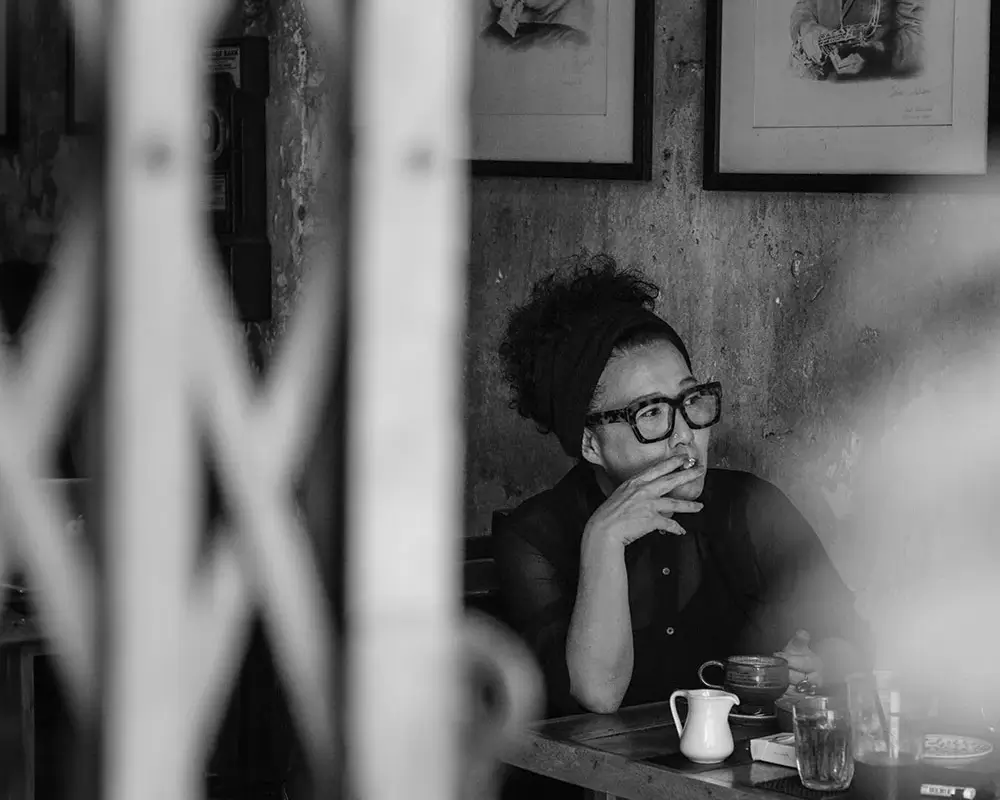 泰國版《百年孤寂》！讀威拉蓬《佛曆西沉與黑玫瑰貓的記憶的記憶》，四代潮汕移民如何在異鄉尋回生存尊嚴