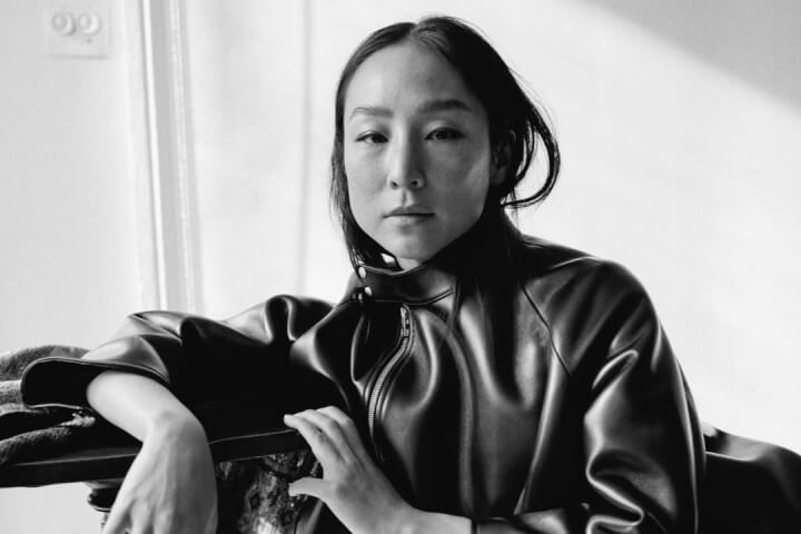 從《之前的我們》到Dior全球大使：Greta Lee為何能成為當前好萊塢最爆紅的女星？