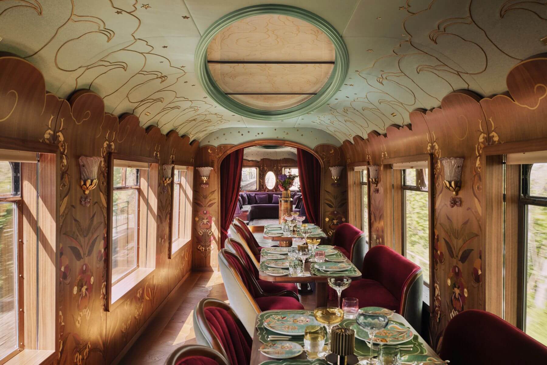當《大亨小傳》名導遇上莎翁劇作：頂級奢華火車「British Pullman」全新車廂 Celia，承載鐵道上的電影大夢