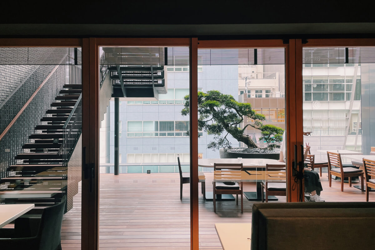 讀《東京越走越近》的盛夏散策：從紀尾井清堂到銀座虎屋，看建築大師內藤廣如何用極致空間安撫城市的焦躁
