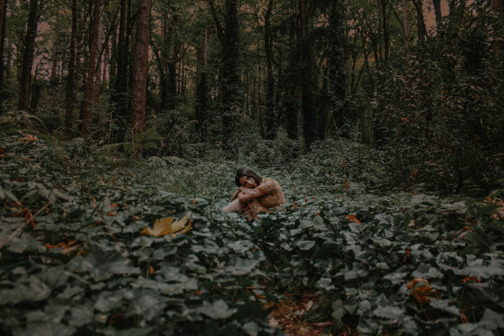 獻給那些從不高聲的女人——《她們的腹地是安靜的潮》：七個故事輕聲訴說女人的傷與再生