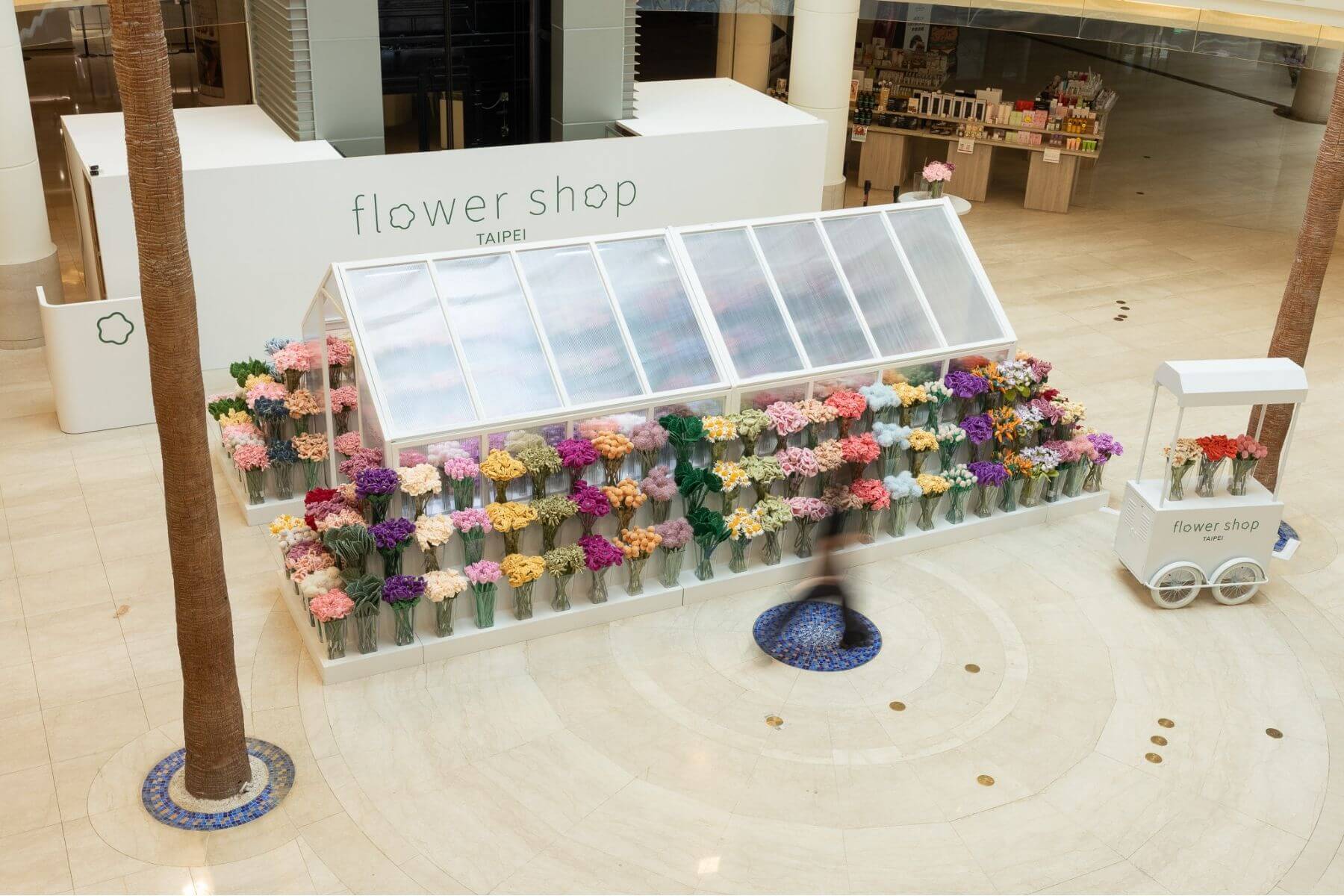 走進一間不需要澆水的藝術花店：Cj Hendry「Flower Shop TAIPEI」啟幕，在日常蔥花與牡丹間尋找輕盈的療癒美學