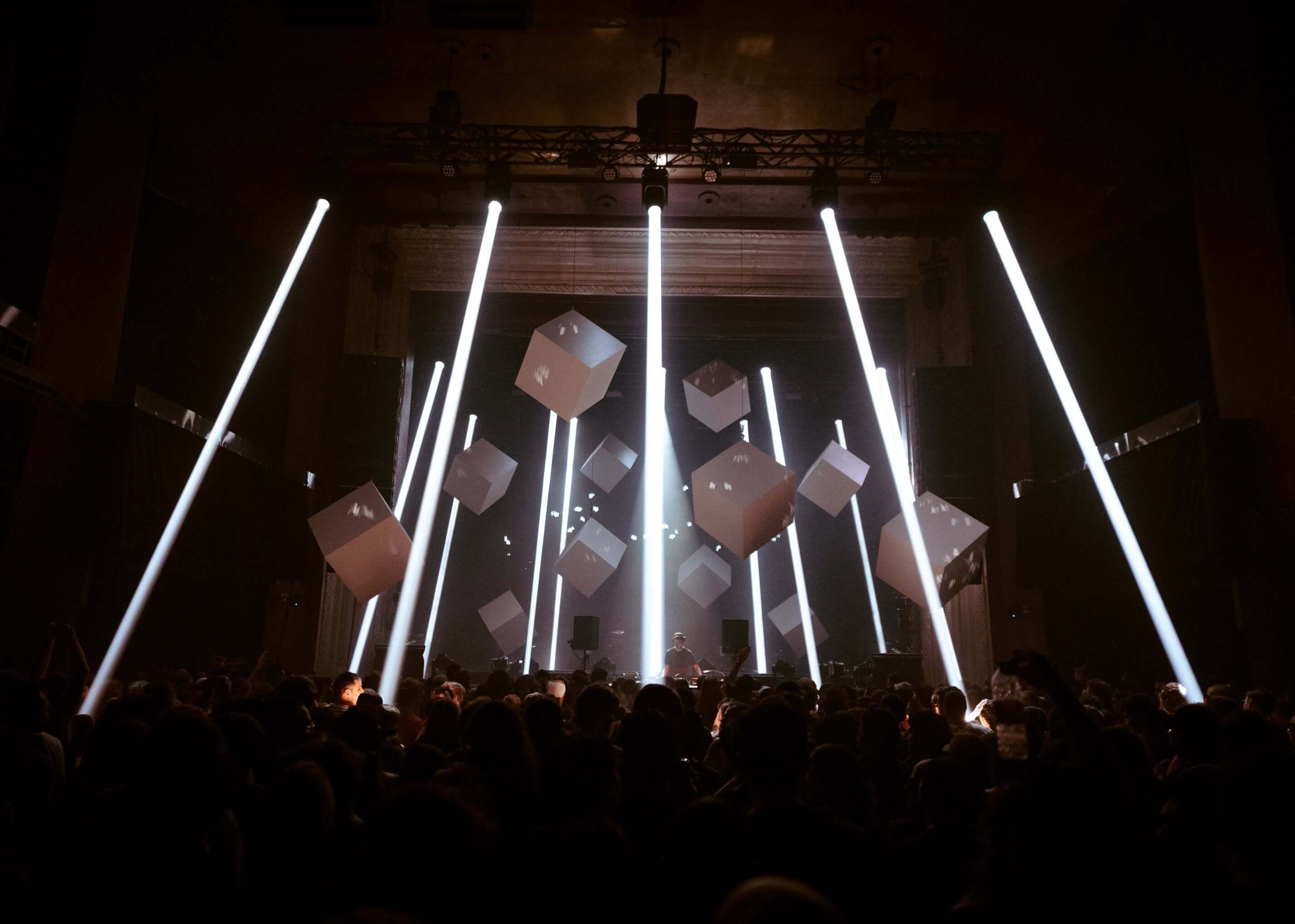 當電子突變激盪港都浪潮：全球指標音像藝術節 MUTEK 登陸高雄 TTXC，以 AI 與聲光演算重構未來感官