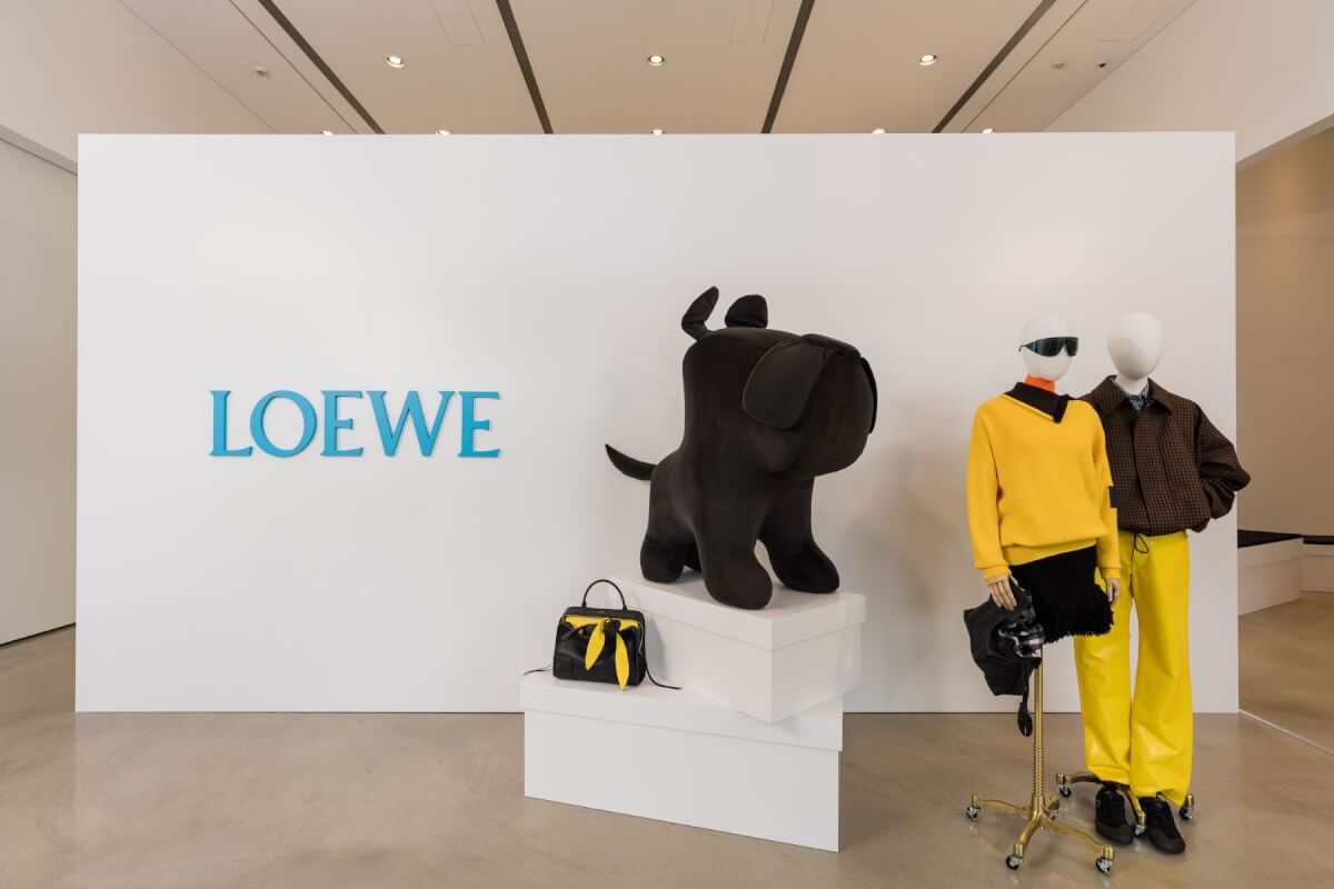 當高級時裝不再高高在上：LOEWE 2026 秋冬預覽，用幽默與童趣解構百年奢華的刻板印象