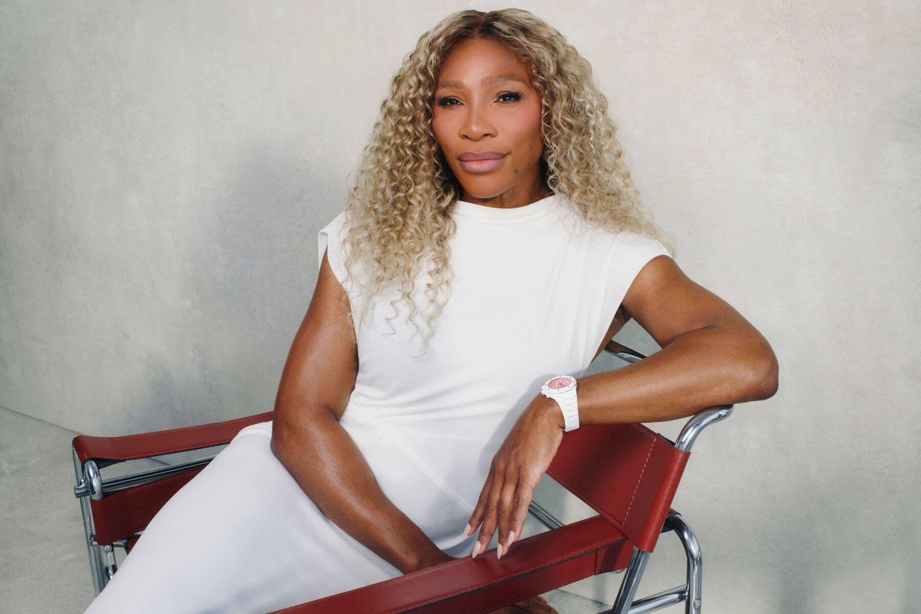 「不需要在力量與優雅之間做選擇」：Serena Williams 攜手愛彼，打造 Royal Oak 38 毫米白色陶瓷計時碼錶