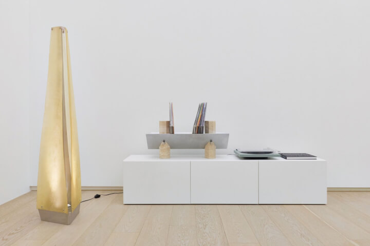 家具也能是一件雕塑？notfound objects 實驗家具展《MONOLITH》以不鏽鋼、原石探索物件的可能