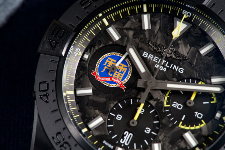 百年靈聯名雷虎特技小組！Avenger  B01  Chronograph  44  Night  Mission 全球限量75只