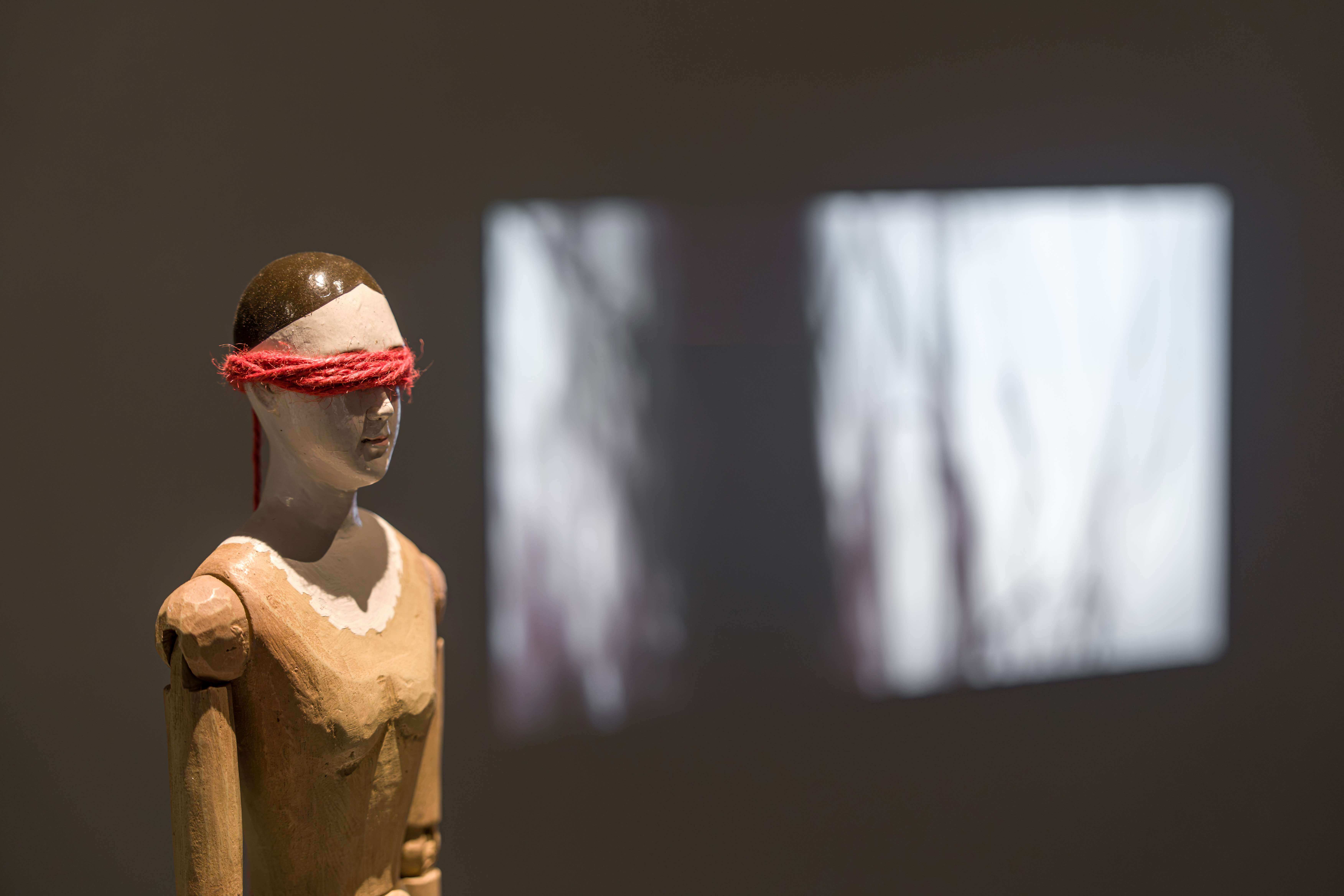 在斷裂處一針一線縫合世界——安卓藝術聯展《陰性空間》：八位跨國女性創作者以材料與慢工勞動，遞出動盪時代的生存提案