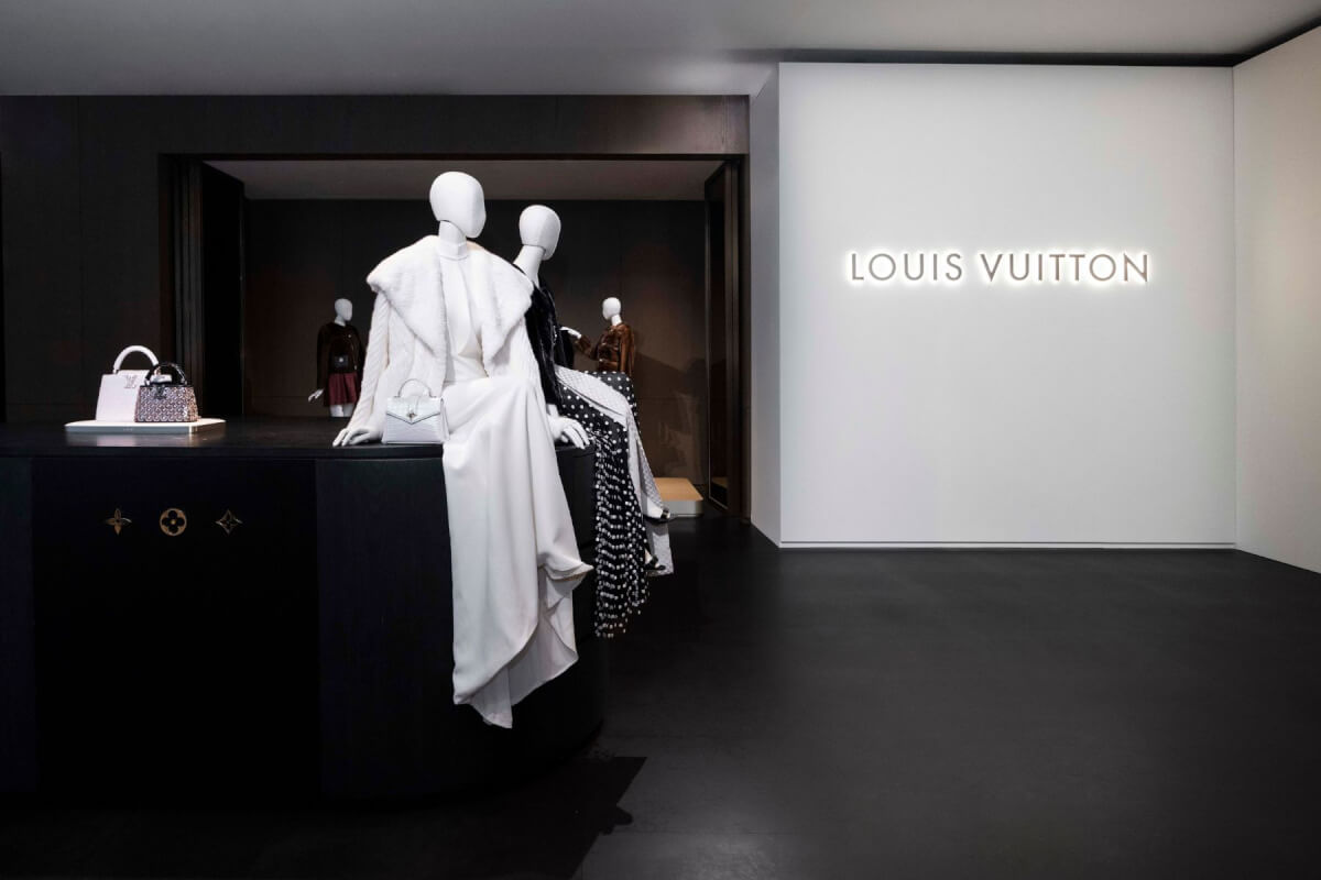 把芳登廣場的傳奇裝進一只微型硬箱，路易威登年度高訂展在台北端出連頂級藏家都屏息的私人訂製